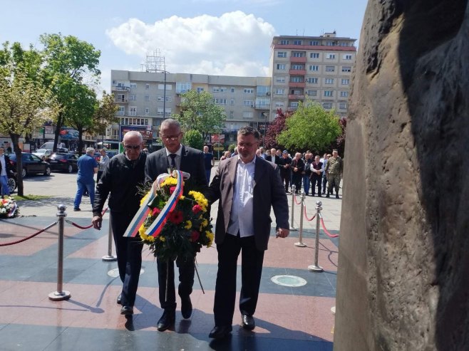 Bijeljina-polaganje vijenaca - Foto: SRNA