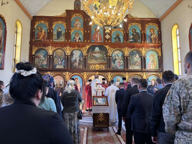 Episkop Sava služi liturgiju u Kozarskoj Dubici povodom Dana sjećanja