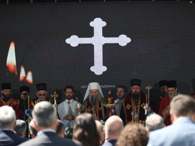 Donja Gradina: Patrijarh Porfirije služi parastos, delegacije položile vijence (FOTO)