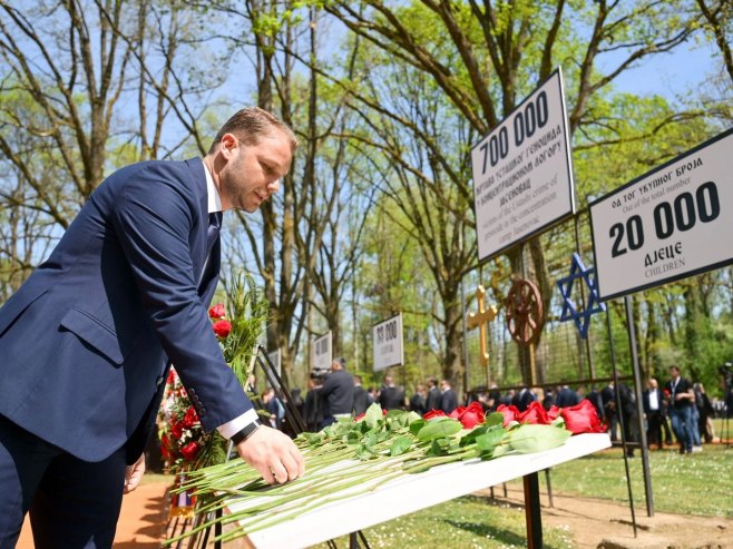 Stanivuković odaje pomen stradalima ustaškog terora (foto: facebook.com/draskostanivukovicbl) - 