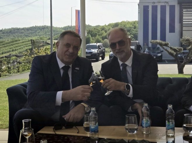 Dodik i Stoilković razgovarali o povezivanju srpskog naroda u regionu