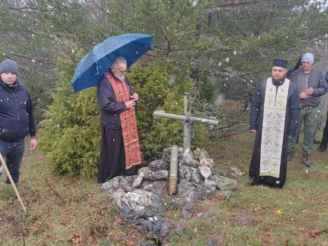 Otkrivanje spomen obilježja - Foto: RTRS