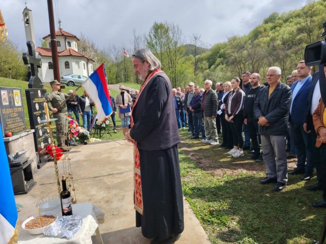 Otkrivanje i osvećenje spomen ploče - Majevička brigada - Foto: RTRS