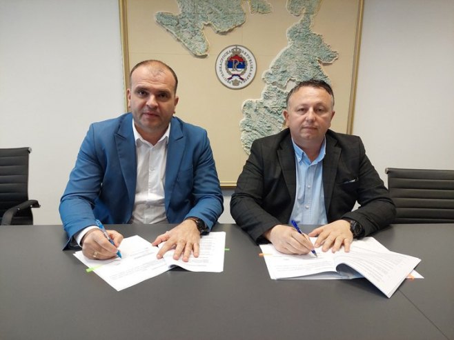 Potpisivanje ugovora (Foto: gradzvornik.org/) - 