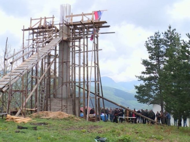 Služen parastos za 12 mještana ubijenih u ratu - Foto: RTRS