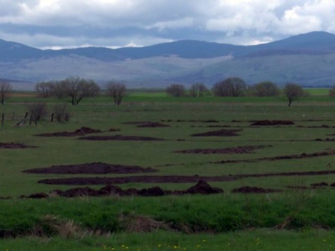 Glamočaci protiv gradnje vojnog poligona (VIDEO)