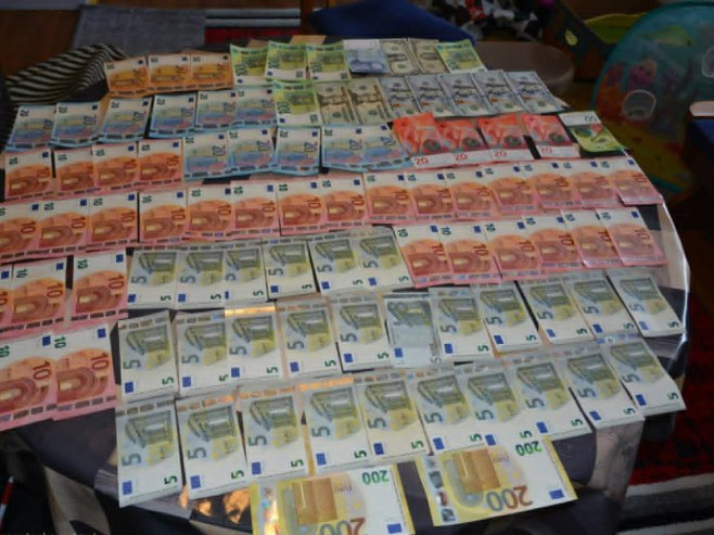 U operativnoj akciji "Hidden" pronađena opojna droga i novac (FOTO)