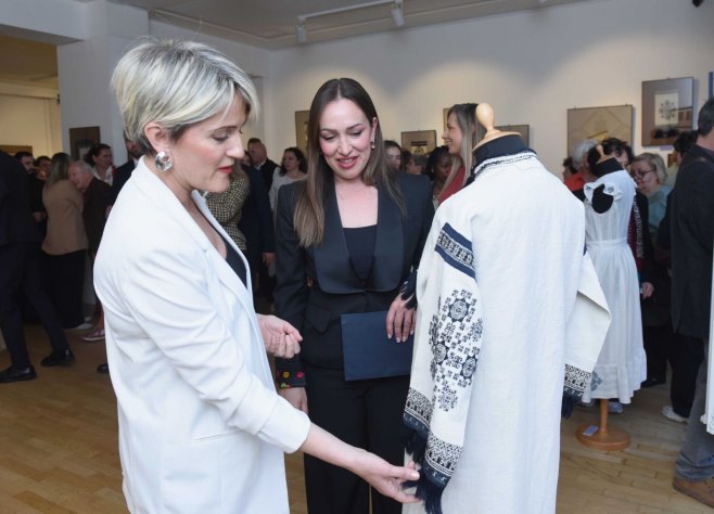 U Parizu otvorena izložba "Zmijanjski vez – svjetsko nematerijalno nasljeđe" (FOTO)