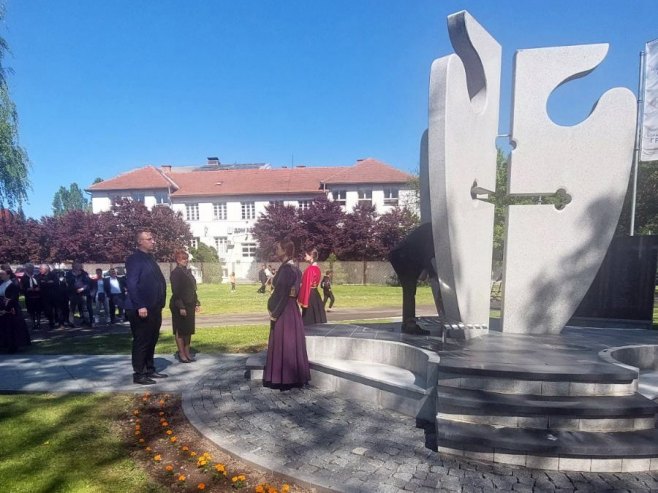 Gradiška obilježava Dan grada; Položeni vijenci u Spomen parku