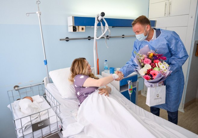 Gradonačelnik darovao prvorođenu bebu na Dan grada (Foto: www.banjaluka.rs.ba/) - 