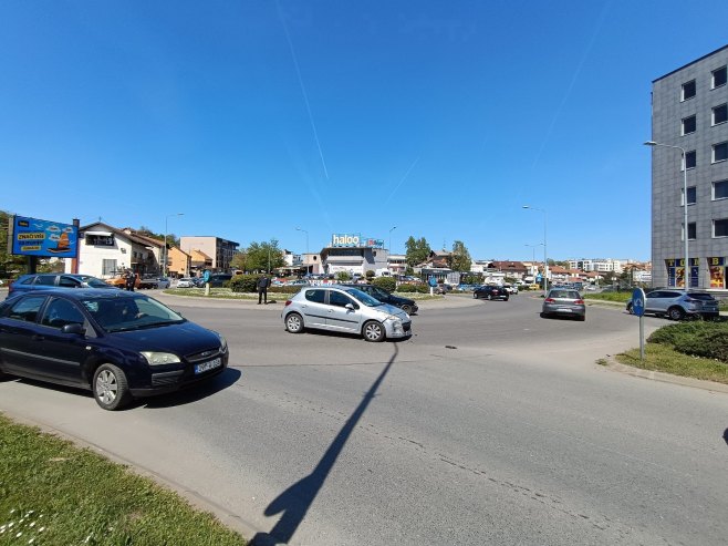 Sudar na kružnom toku u banjalučkom naselju Lauš