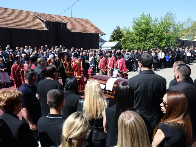 U Mrčevcima sahranjena majka Milorada Dodika
