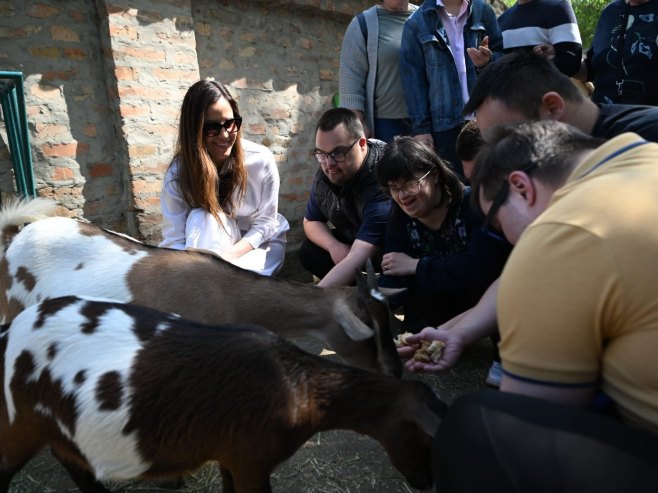 Mladi iz banjalučkog Daun sindrom centra na poziv Tamare Vučić posjetili Beograd
