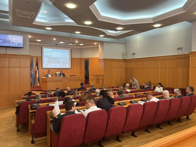 Trebinje: Usvojena odluka o besplatnim parcelama za mlade bračne parove, višečlane porodice i samohrane roditelje