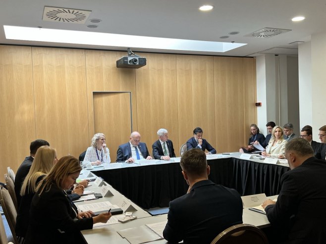 Baštinac i Pepić na okruglom stolu u Dubrovniku u okviru Samita Inicijative tri mora