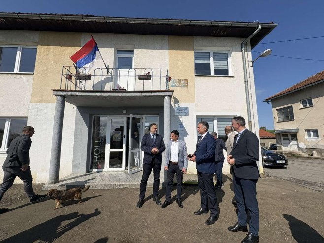 Golubović u Derventi, obišao OŠ "Đorđo Panzalović" u Osinji (FOTO)