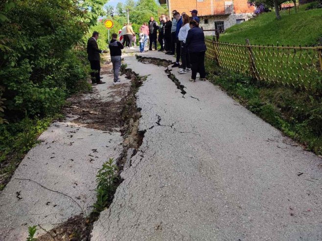 Klizište u banjalučkom naselju Lauš: Gradska uprava 14 mjeseci ne rješava problem (FOTO)