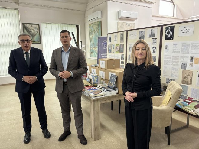 Donirano 300 knjiga biblioteci u Velikoj Plani (FOTO)