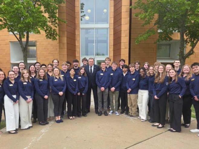 Dodik: Nagradu primam kao priznanje da Republiku Srpsku, slobodu i demokratiju ne dajemo ni za šta (FOTO)