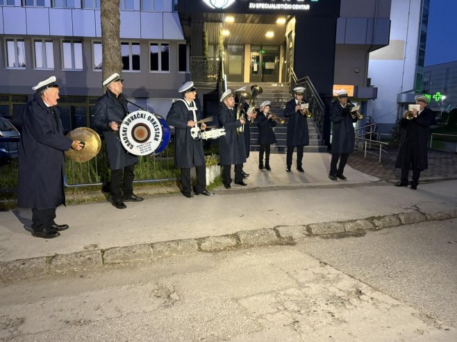 Prvomajski uranak u Doboju, uz zvuke duvačkog orkestra (VIDEO)