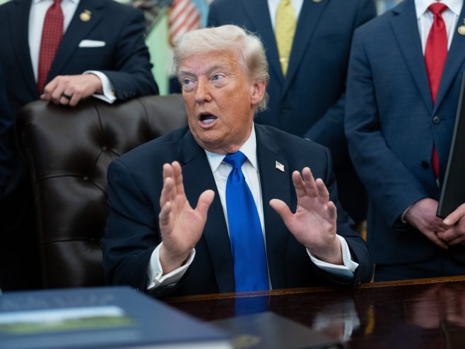 Donald Tramp (Foto: EPA/AARON SCHWARTZ / POOL) - 