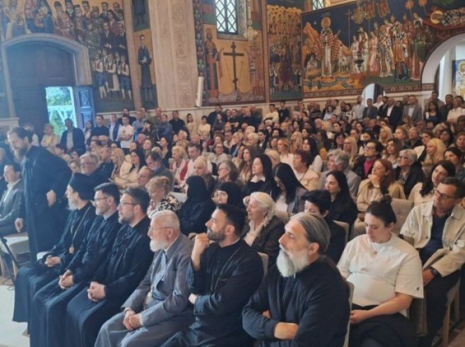 U Trebinju promovisana knjiga "Јedni drugima potrebni" (FOTO)