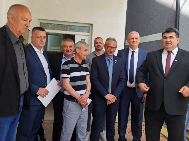 Ostojić i Savić uručili ključeve za tri porodice - završen proces stambenog zbrinjavanja boračkih kategorija