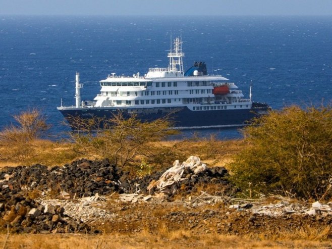 Brod MV Hondius (foto: EPA/ELTON MONTEIRO) - 