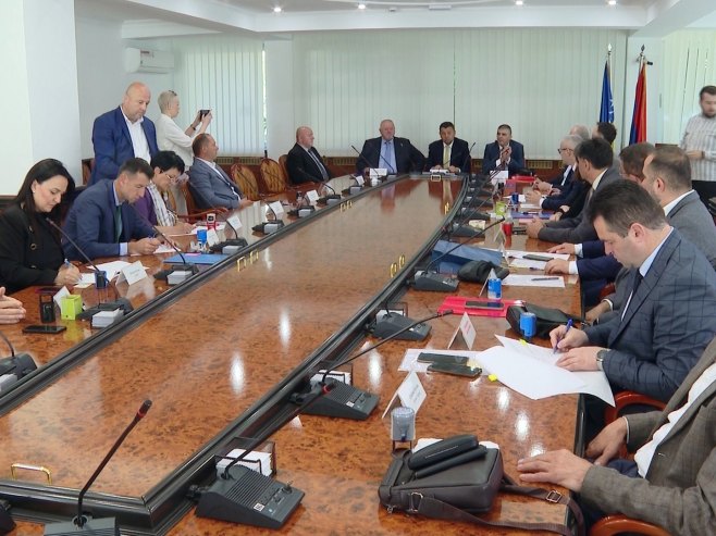 Potpisivanje ugovora za projekte povratnika - Foto: RTRS