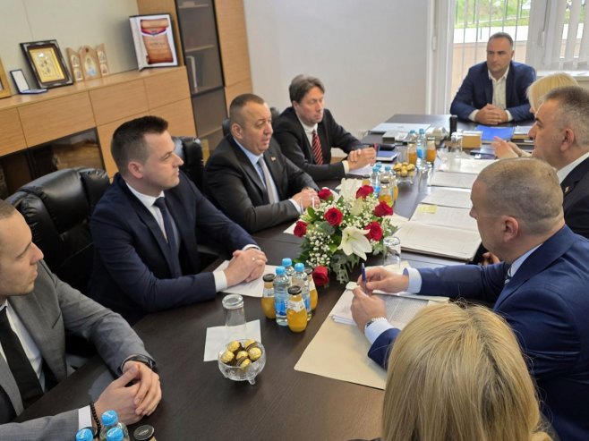 Minić u posjeti opštini Foča: Razgovarao sa rukovodstvom bolnice i posjetio Studentski dom