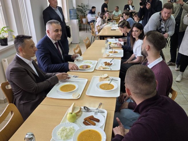 Minić posjetio Studentski dom "Boriša Starović" u Foči i ručao sa studentima