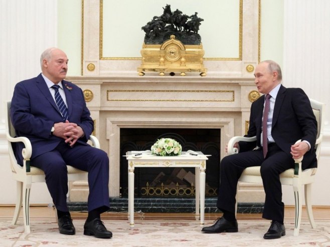 Aleksandar Lukašenko i Vladimir Putin (foto: EPA/RAMIL SITDIKOV / POOL) - 