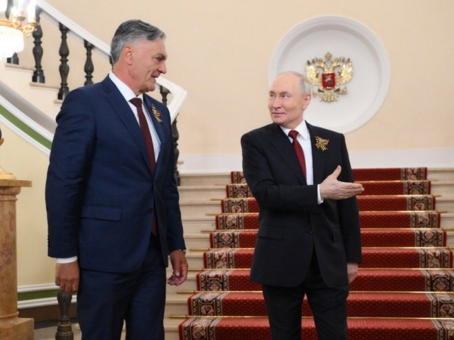 Siniša Karan i Vladimir Putin (foto: EPA/GRIGORY SYSOEV/SPUTNIK/KREMLIN POOL) Siniša Karan i Vladimir Putin (foto: EPA/GRIGORY SYSOEV/SPUTNIK/KREMLIN POOL) -