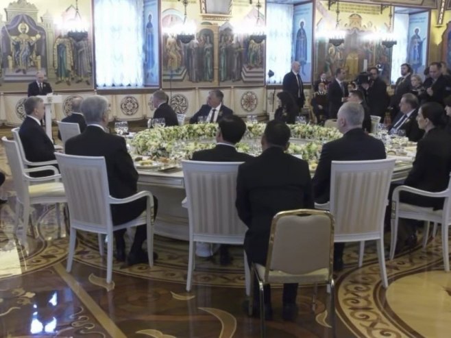 Putin: Rusija nikada nije dijelila pobjedu na "našu" i "njihovu"