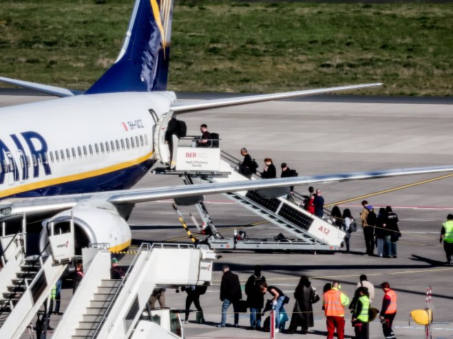 Avio-prevoznik "Rajaner" zatvara bazu u Solunu