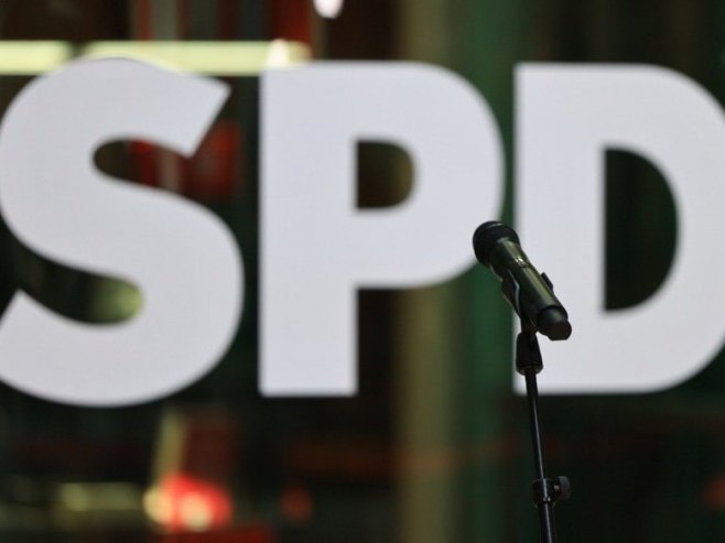 SPD otvoren za Putinov poziv da Šreder bude posrednik