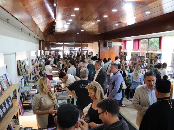 U Derventi otvoren prvi sajam knjiga "Derbook" (FOTO)