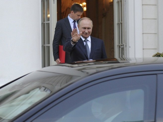 Putin u luksuznom "Aurusu" provozao svoju učiteljicu (VIDEO)