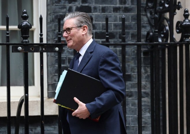 Starmer pod pritiskom dijela ministara da razmotri mogućnost ostavke