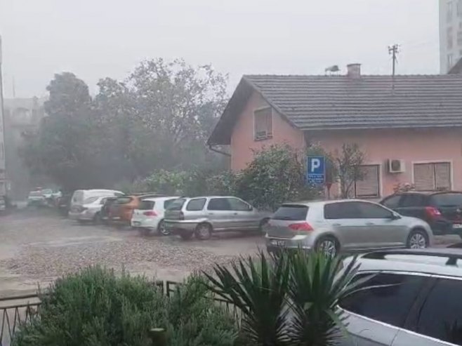 Јako nevrijeme stiglo u Srpsku; Olujni vjetar i grad pričinili materijalnu štetu (VIDEO)