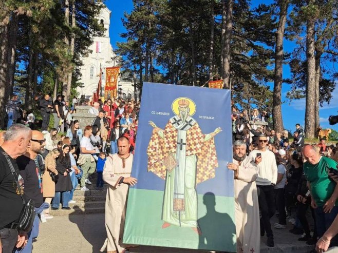 Nikšić: Litija u čast Svetog Vasilija Ostroškog okupila hiljade vjernika