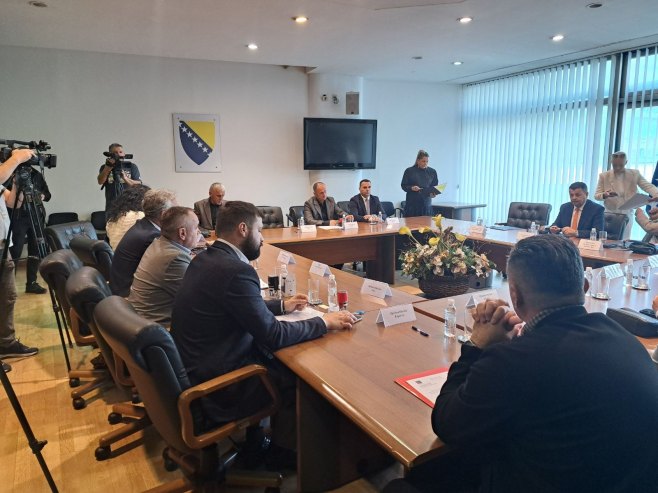 Ulaganja u povratnička naselja: Potpisan sporazum za infrastrukturne projekte u 14 lokalnih zajednica