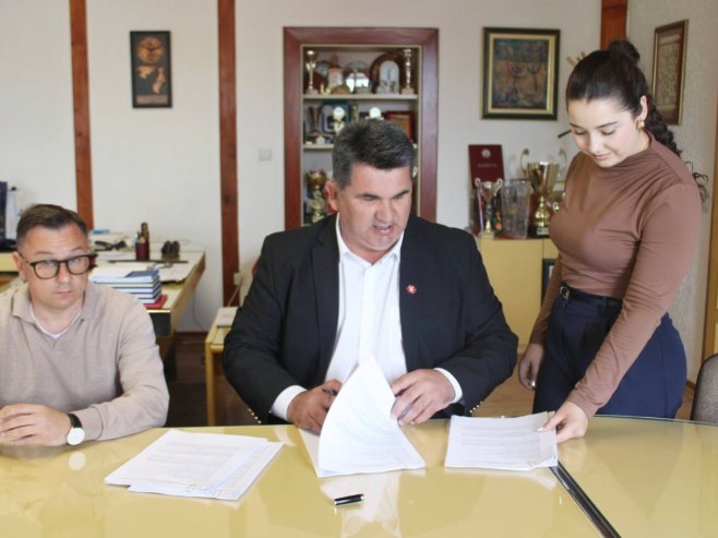 Potpisani ugovori u Loparama - Foto: RTRS