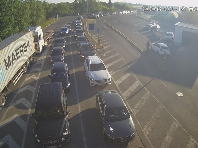 Gužve na graničnim prelazima Gradiška i Donja Gradina