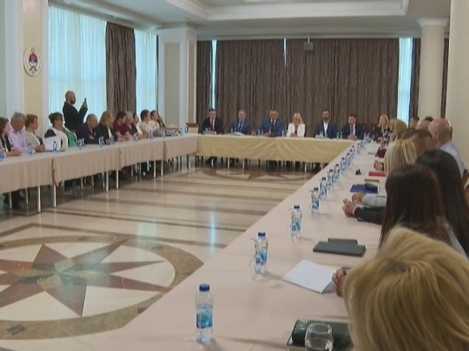 Konsultacije o Zakonu o socijalnoj zaštiti; Minić: Razgovorom do korisnih rješenja (VIDEO)