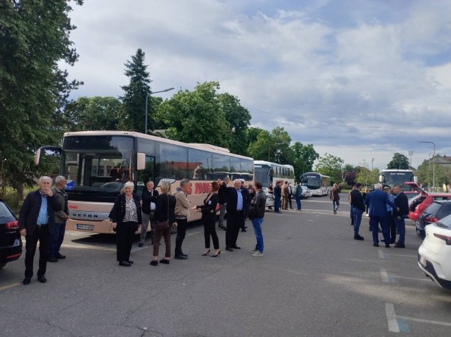 Učesnici komemorativnog skupa krenuli iz Bijeljine ka Tuzli Učesnici komemorativnog skupa krenuli iz Bijeljine ka Tuzli