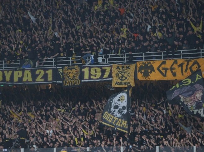Šampionska euforija u Atini - 20.000 navijača na treningu AEK-a