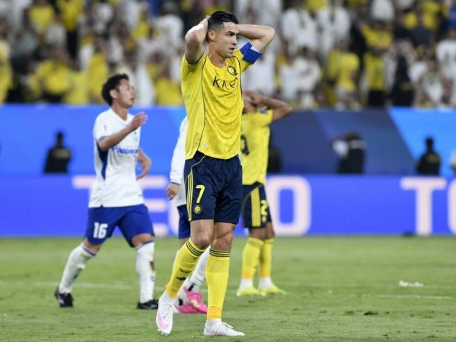 Ronaldo u suzama poslije poraza Al Nasra u finalu azijske Lige šampiona B