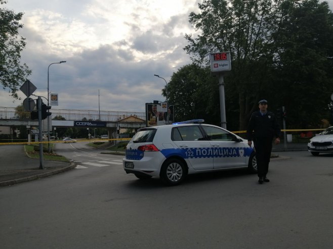 Urušena betonska konstrukcija i ograda na mostu preko Save u Gradišci; Granični prelaz privremeno zatvoren (FOTO/VIDEO)