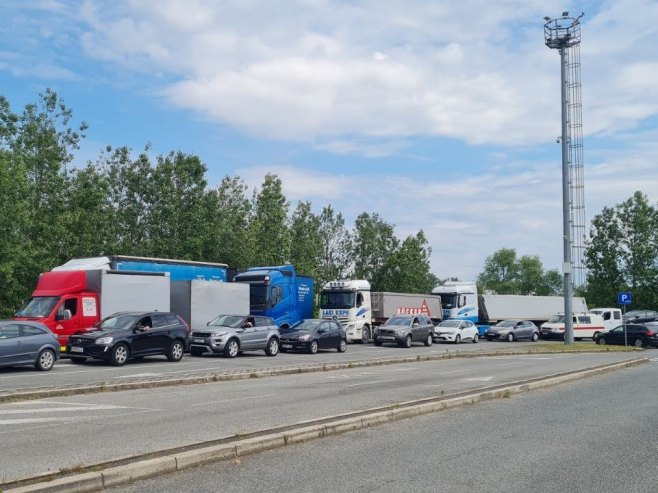 Nakon urušavanja dijela mosta u Gradišci: Velike gužve na GP Donja Gradina, Kozarska Dubica i Kostajnica (FOTO)
